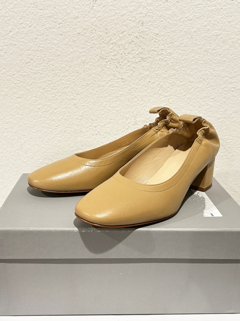 NIB Everlane Women The Italian Leather Day Heel Light Taupe, Size 7, Retail$178